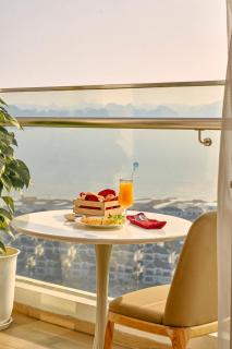 DeLaSea Ha Long Hotel - Modern Bayview Escape - 4