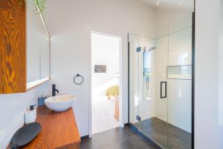 The Lake House on Kaipo - 7