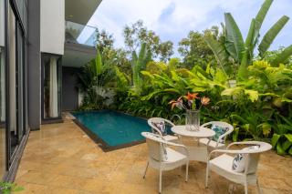 ELIVAAS Puro Sol 3-BHK Villa In a Gated Complex With Private Pool & Bathtub Near Popular Beaches - 1