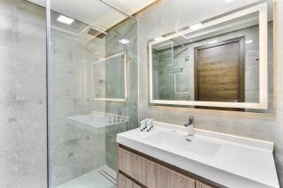 Beautiful 2BR at Majestique Residence Dubai South - 7