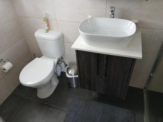 West Coast Cozy I Near Golden Mile & Beach - 1