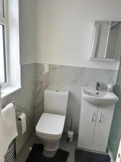 2 Bed Flat - Sleeps 3 - Parking - Wifi - 1