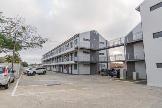 Soft landing - 2 bed 1 bath, within 1km of Airport - 3