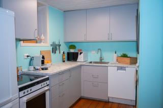 Modern 2BR Apartment, Walk to City & Harbour - 1