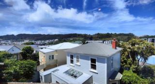 Central Location Newly Renovated Walk to town - 8