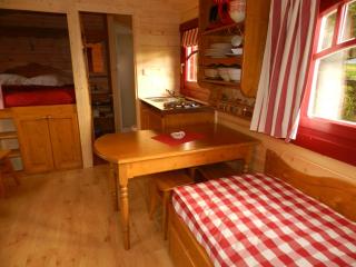 Domaine de La Ville Suzanne - Chambres d'hôtes, Roulottes et Cabanes - 8