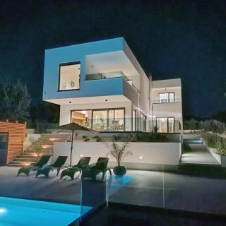 Villa Pergosa near Medulin for 8 persons with 38 m2 pool, sea view - only 200 meters from beach - 0