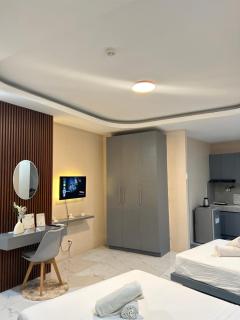 Hiraya Doors at Happy Stay - 9