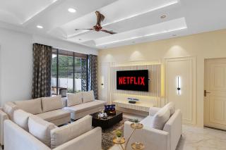 Shreya Blossom Retreat 4-BHK Retreat With Private Pool, Gazebo, Garden, Bar & Scenic Aravali Views - 2