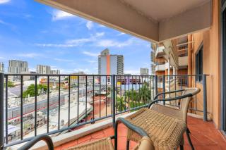 Skyline King Bed Tropical Retreat with Pool & Balcony - 2