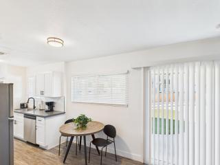 Sunrise Vista-Walk to Downtown Old Town & Bars! - 1