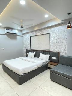 Hotel Lavish NK,Ahmedabad - 4