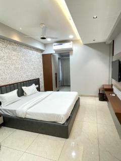 Hotel Lavish NK,Ahmedabad - 5