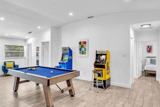 Private Jungle Pool Home - Arcade Games & Pool - 8