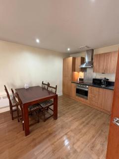 Stylish Chinatown Two Bedrooms Apartment - Secure Parking & Balcony - Centre 10Arc - 7