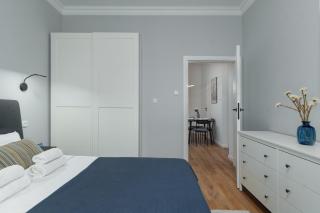 City Center Gem Huge Patio, AC & Modern Design - 3