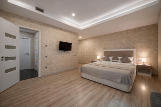 Diplomat Suites Hotel - 5