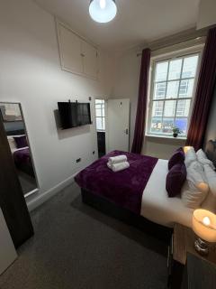 City Centre 4 Bedroom Apartment with Terrace Sleeps 10 by StaySavvy Accommodation - 1