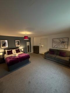 City Centre 4 Bedroom Apartment with Terrace Sleeps 10 by StaySavvy Accommodation - 4