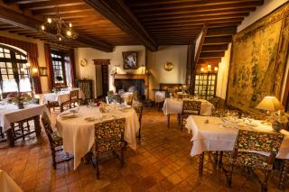 Hostellerie du Vieux Pérouges - 1