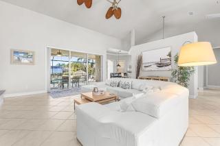 Waterfront Fun with Heated Pool, Dock & Tiki Hut in Cape Coral - Coral Villa Getaway - Roelens - 3