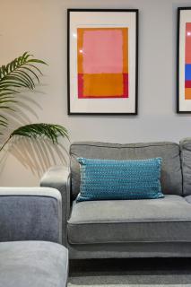 Bright & Airy Apartment Sleeps 10, Lift Access - 8