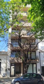 Loft moderno con balcón y luz natural - La Plata - 6