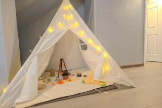 Summit Home - The Ultimate Summit of Style for 12 - 3