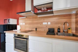 Lovely 1BR flat with direct access to subway, tram, and RER - 6