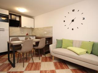 Apartment Modern eingerichtete Apartment für 4 Personen ideal für Famillien mit Kinder im by Interhome - 9