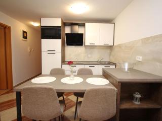 Apartment Modern eingerichtete Apartment für 4 Personen ideal für Famillien mit Kinder im by Interhome - 8