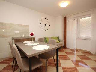 Apartment Modern eingerichtete Apartment für 4 Personen ideal für Famillien mit Kinder im by Interhome - 5