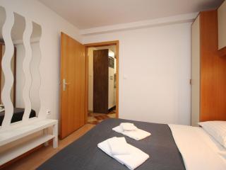 Apartment Modern eingerichtete Apartment für 4 Personen ideal für Famillien mit Kinder im by Interhome - 3