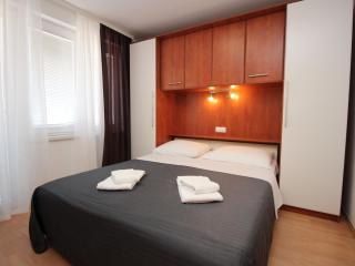 Apartment Modern eingerichtete Apartment für 4 Personen ideal für Famillien mit Kinder im by Interhome - 1