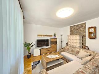Apartment Wohnung für 6 Personen mit Terrasse by Interhome - 2