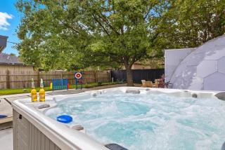 Luxe Family Escape with Games Hot Tub and Yard - 9
