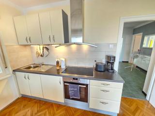 Apartment Wohnung für 4 Pers- mit Balkon- tolle Lage by Interhome - 4