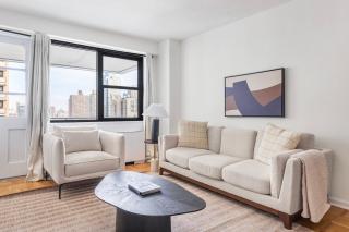 Blueground Yorkville pool nr Central Park NYC-2220 - 0