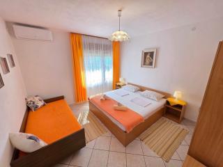 Apartment Wohnung mit Terrasse by Interhome - 4