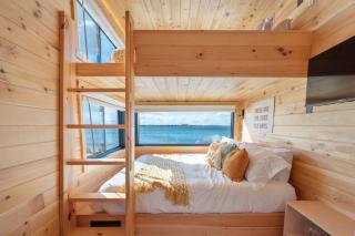 Luxury Waterfront Cabin 6 - 7