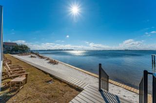 Luxury Waterfront Cabin 6 - 6