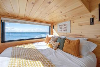Luxury Waterfront Cabin 7 - 0
