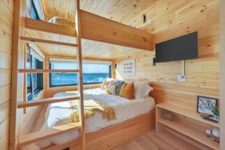 Luxury Waterfront Cabin 2 - 1