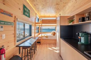 Luxury Waterfront Cabin 4 - 6