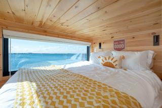 Luxury Waterfront Cabin 4 - 3