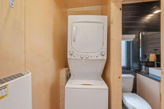 Luxury Waterfront Cabin 3 - 6