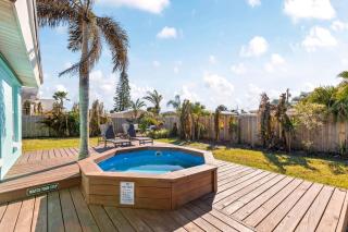 Walk to Beach Pet Friendly, Plunge Pool, Sleeps nine - 5