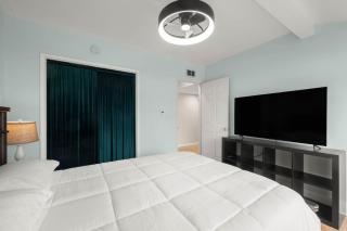 Sunny North Hills with Pool and Fun - 5