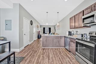 Legacy Executive Retreat Modern 2BR Townhome Near Ft Campbell - 6