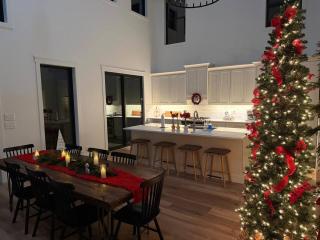 Lakeside Retreat - 9